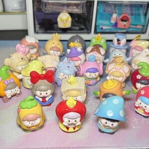 25 Colorful Character Figurines of stories Set
